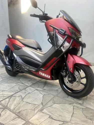 Yamaha NMAX 160 ABS 2018 - Vermelho Fosco (Com Protetor Carenagem)