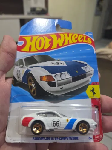 Carrinho hot wheels Ferrari 365 gtb4