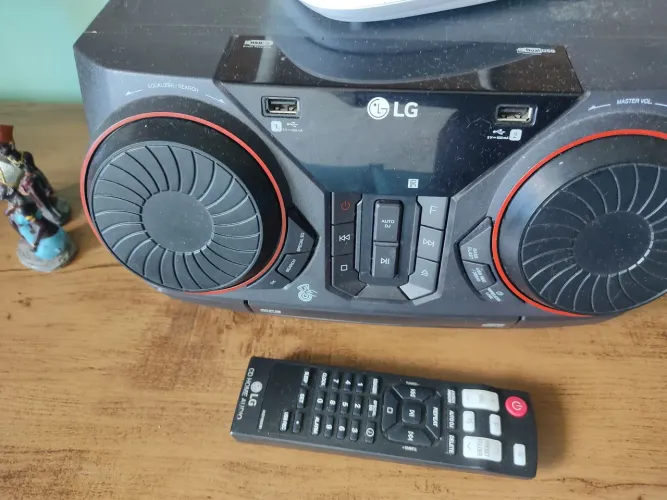 Vendo som LG em ótimo estado