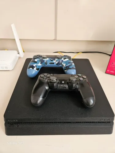 Vendo Ps4 usado muito novo