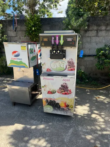 2 Máquina de sorvete e açaí 