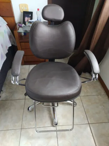 Cadeira de Salão Profissional - Altura Regulável