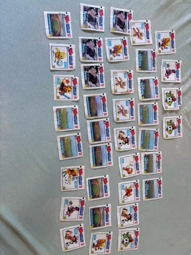 Figurinhas ping pong com 37 , copa do mundo de 94 chiclete