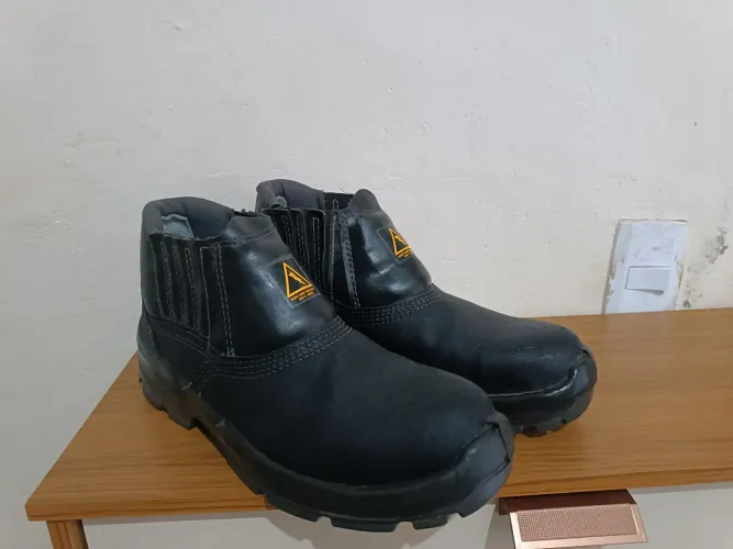 Bonita para Trabalho - Seminova 40/41