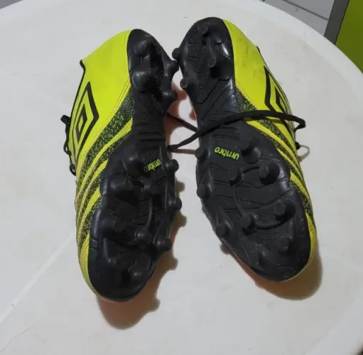 Vende-se Chuteira