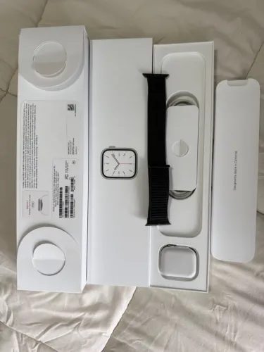 Apple Watch Series 7 sem detalhes GPS + Celular Starlight aluminium