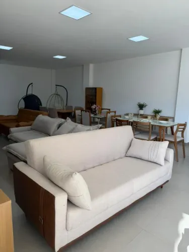 SOFÁ CAMA ESTRUTURA EM MADEIRA MACIÇA LARGURA 2,03