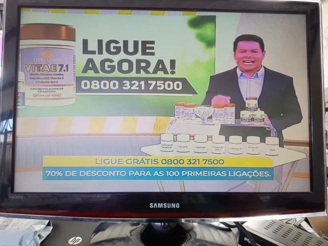 Vendo TV 24" LCD Samsung T240M, o HDMI não está funcionando, com controle. No estado. Leia
