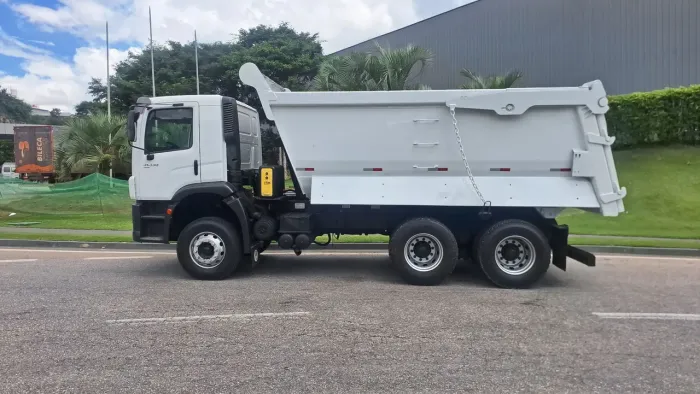 VW TRAÇADO 31-330 CAÇAMBA 6X4