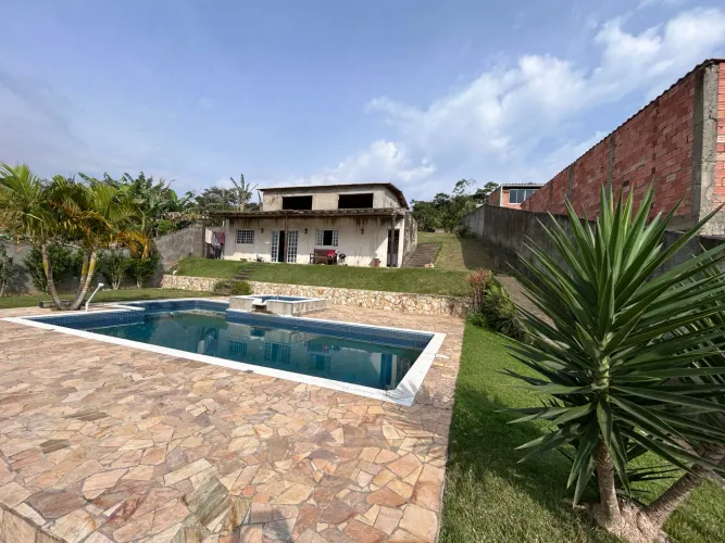 Chácara à venda com piscina