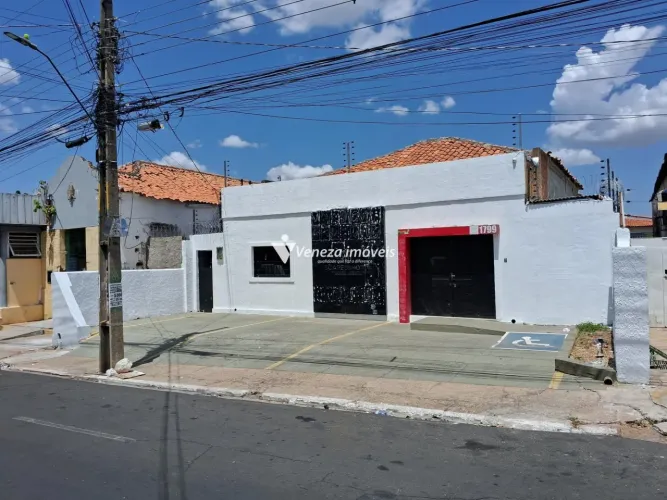 CASA COMERCIAL COM 06 SALAS E ESTACIONAMENTO NO CENTRO PARA VENDA