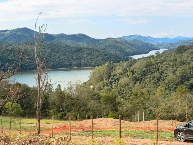 TERRENO COM ACESSO A REPRESA / PRONTO PARA CONSTRUIR / INFRAESTRUTURA FINALIZADA