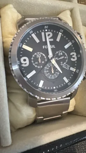 Relógio Fossil -Original - Masculino, com design robusto e elegante.