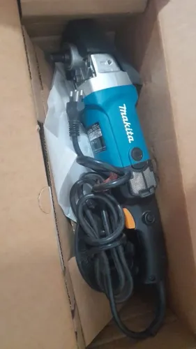 Lixadeira e Politriz Angular 7" Makita 9237C 1200W (220V) - Zera na Caixa!