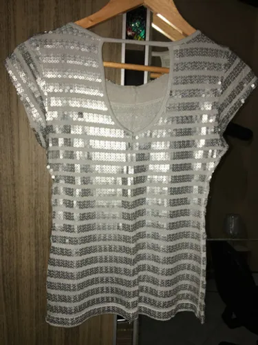 Blusa lantejoulas cinza