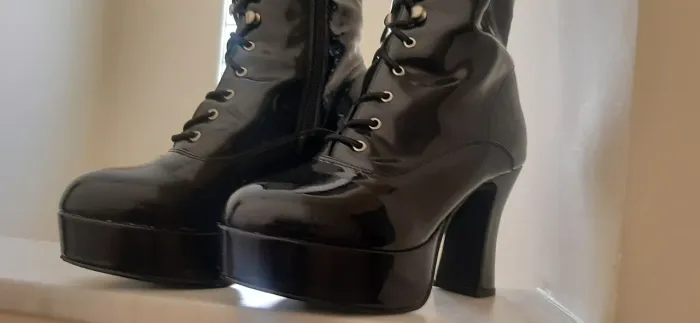 Bota em couro importada, feminina, funtasma