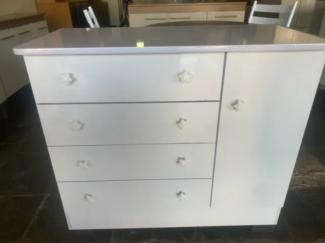 CÔMODA DOCE SONHO NOVA R$ 400,00