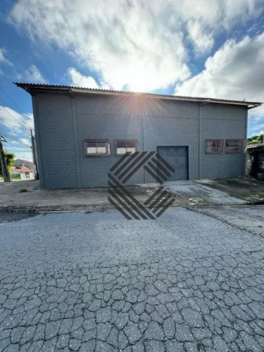 Barracão de, 200 m² com 5 metros de altura , mezanino e 8 vagas de garagem; à venda - Vila