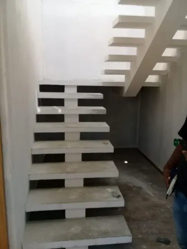 Escadas modelo em U. Apartir de$180,00