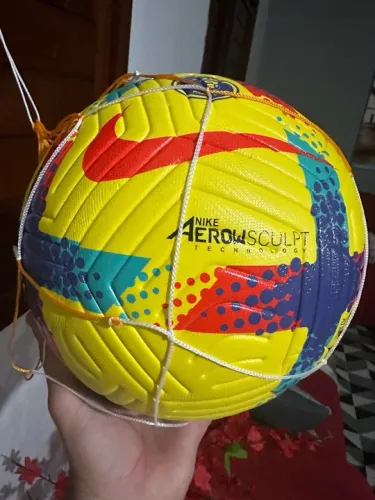 Bola de futebol Nike e Adidas 