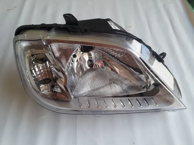 Renault Logan 2009 - Farol direito cromado ( novo).