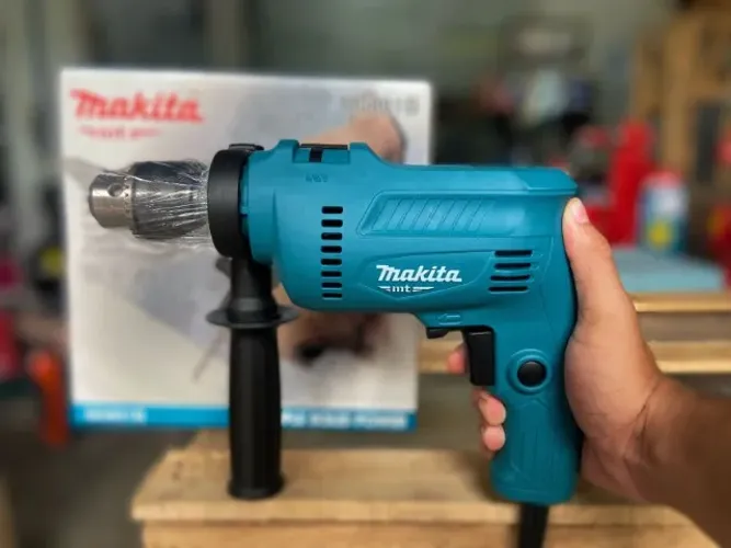 Furadeira de impacto 700W Makita 13mm profisional 127V  