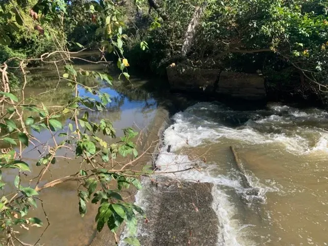 Haras 11ha, casa sede inacabada, casa caseiro, rio nos fundos, galpão, Sete Lagoas.