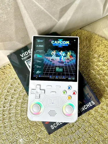 Vídeo Game Portátil Retrô R36 Ultra - com 10.000 Jogos