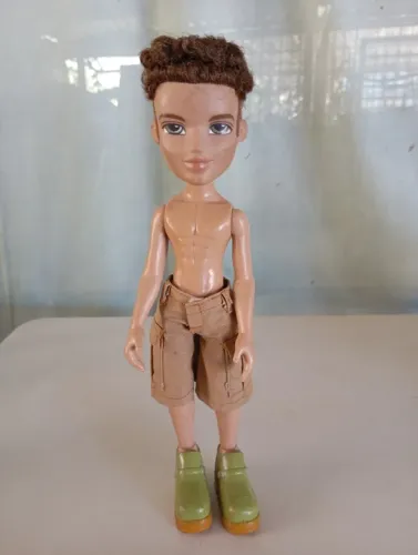 Boneco antigo Bratz Boyz Dylan funk  com pés sapatos 2002 brinquedo