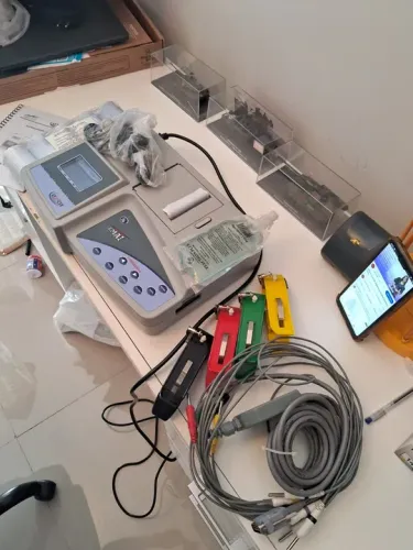 Equipamento Médico - Monitor de Sinais Vitais Emai ex03