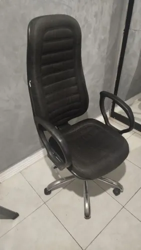Cadeira de Escritório Executiva Preta