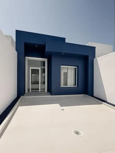 Vendo casa 2/4 sendo 1 suíte no sim.