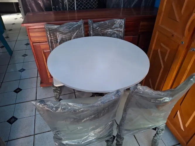 Mesa de Jantar Branca - 4 Cadeiras