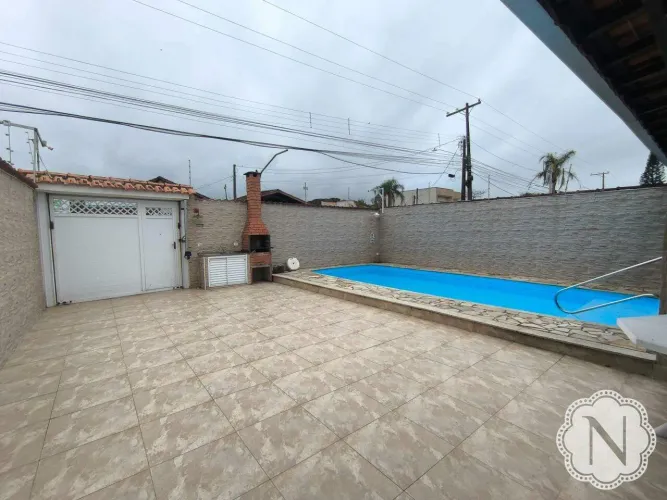 Casa à venda com 3 quartos no bairro Nova Itanhaém (Praia)