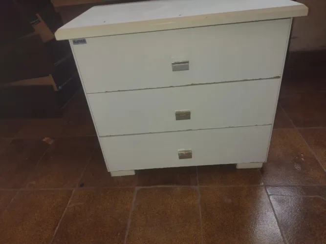 2 Cômodas com 3 gavetas brancas