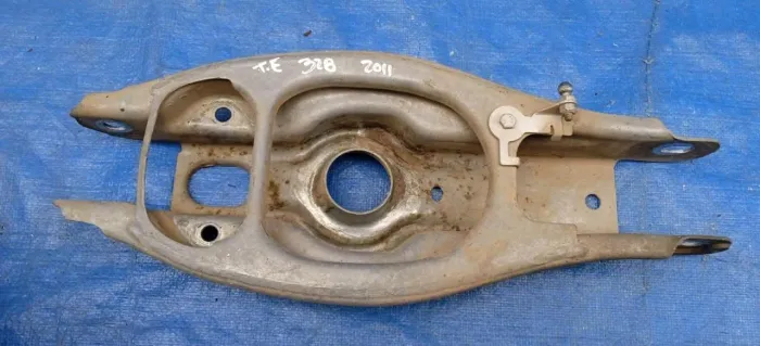 Bandeja Suspensão Traseira Esquerda BMW 328i 320i 2006 - 2011