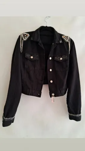 Jaqueta Jeans ombreiras  correntes  tacha tam M 