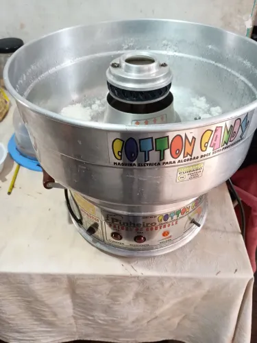 Máquina de algodão doce (Alugo)