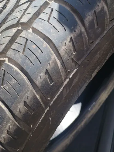 Pneu 235/60R16 100H da Bridgestone okm