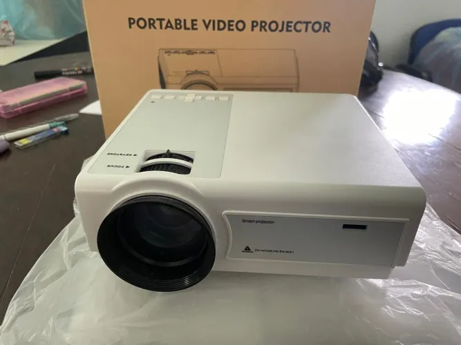 Projetor de Vídeo Portátil - Imagem Clara e Brilhante