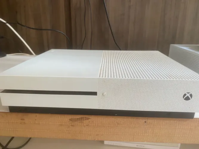 Xbox One S branco