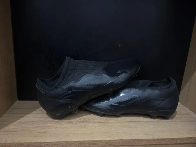 Chuteiras Adidas campo- Tamanho 40 - Novo