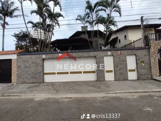 Casa em Rua das Orquídeas - Flórida - Praia Grande/SP