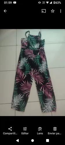 Macacão estampado com folhagens