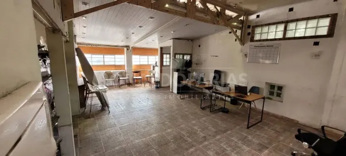 Conjunto comercial com 400 m².9 salas na Washington Luiz