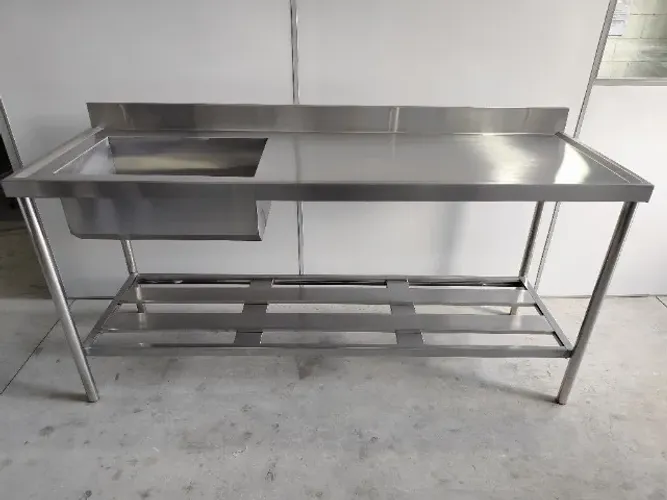 Pia 180cm x 60cm, Cuba Única 60x40x25cm, Contra Ventada, Tampo Chapa22#, fabricado em Inox