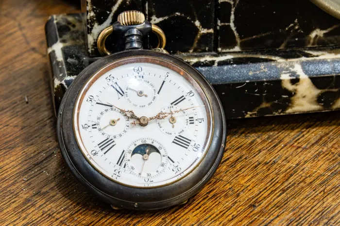 Relogio de bolso com calendário perpétuo