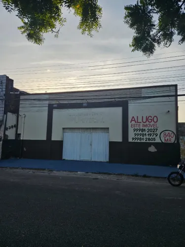 ? Alugo ponto comercial na Av. Dr. Theberge, 2306 - Fortaleza/CE