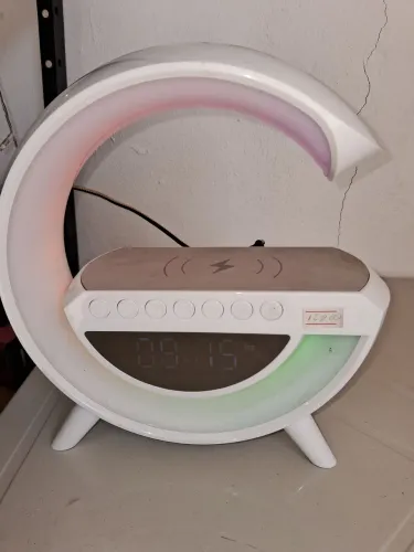 Caixa de Som com Luminária Relógio Digital com carregador por indução 