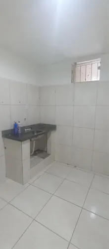 Aluga-se kitnet com quintal